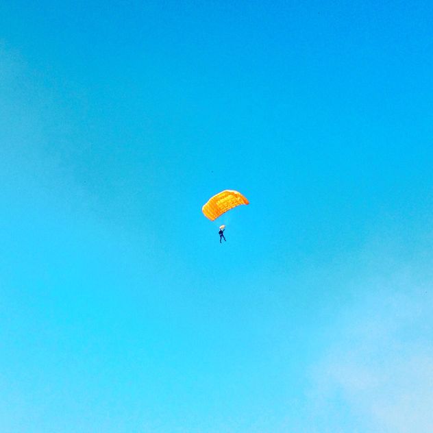 Paraglider flying in the sky - image #271743 gratis