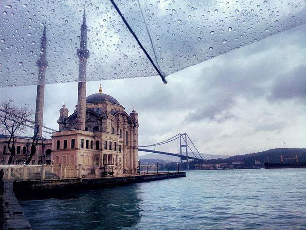 Ortakoy mosque in Istanbul on a rainy day - image #272323 gratis