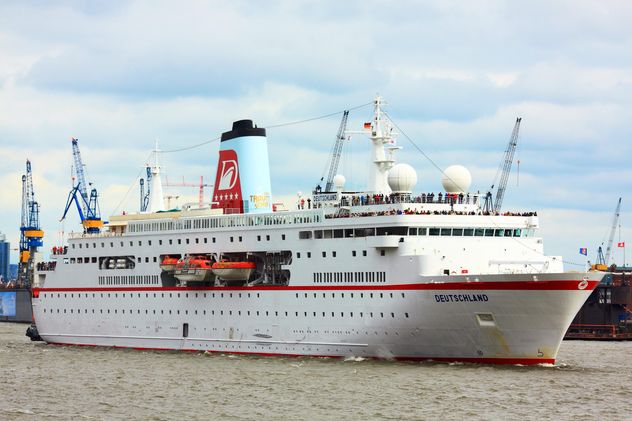 Cruise ship in Hamburg - image gratuit #273683 