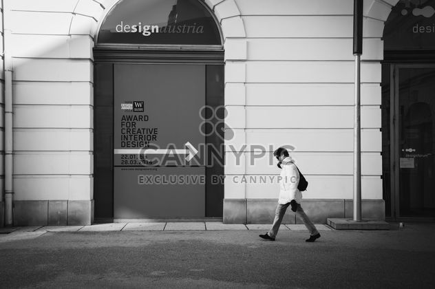 Person walking in the street, black and white - бесплатный image #273763