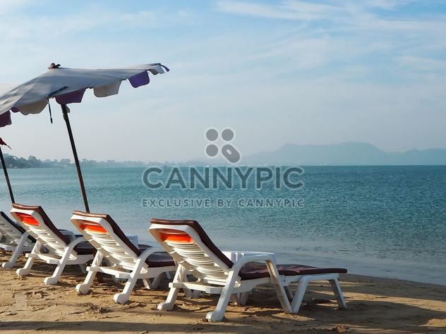 Bed for relaxing on the beach - бесплатный image #275113