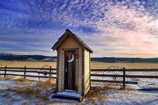Winter Outhouse - image #285903 gratis