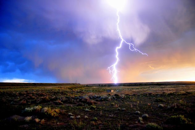 Lightning striking Horseshoe Bend on Seedskadee NWR - бесплатный image #293053