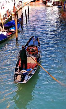 Gondola boat in Venice - image #301423 gratis