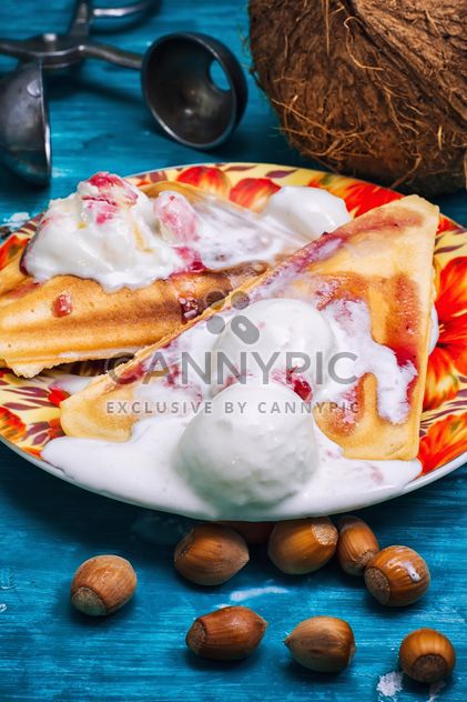 Waffles with ice cream, hazelnuts and coconut - image gratuit #302093 