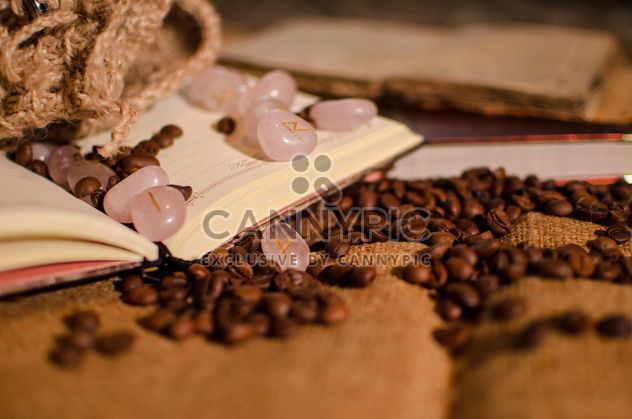 Coffee on a book - image #302313 gratis