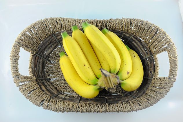 Bunch of bananas in basket - image gratuit #304623 