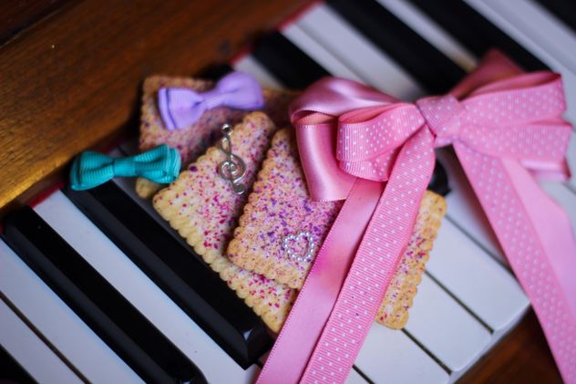Decorated piano - Free image #304643