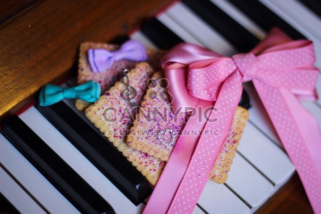 Decorated piano - Kostenloses image #304643