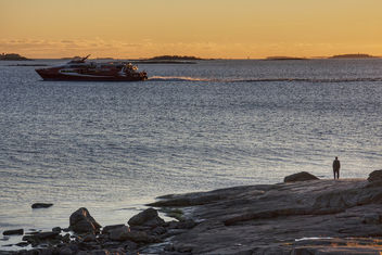 Man, sunset and a boat - бесплатный image #305303