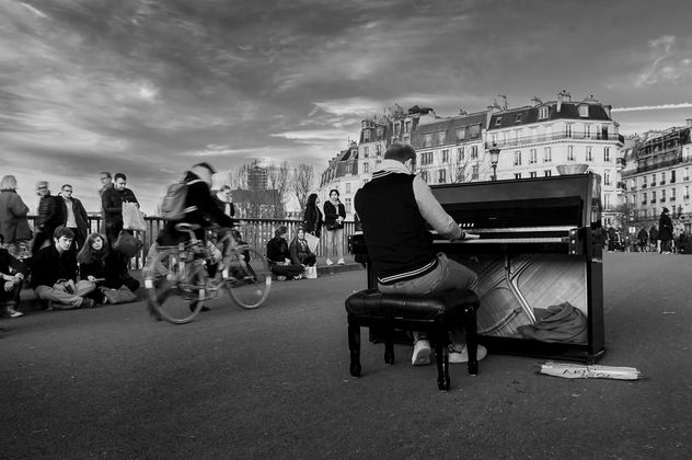 Street concert in Paris - Free image #320473