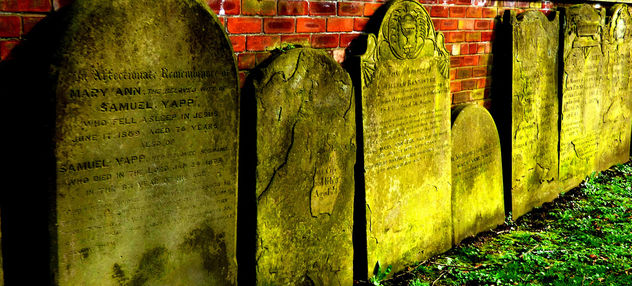 Hereford Gravestones Early Light # dailyshoot # leshainesimages - image gratuit #324073 