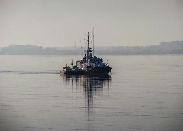 Border patrol boat on the Amur - image #326513 gratis