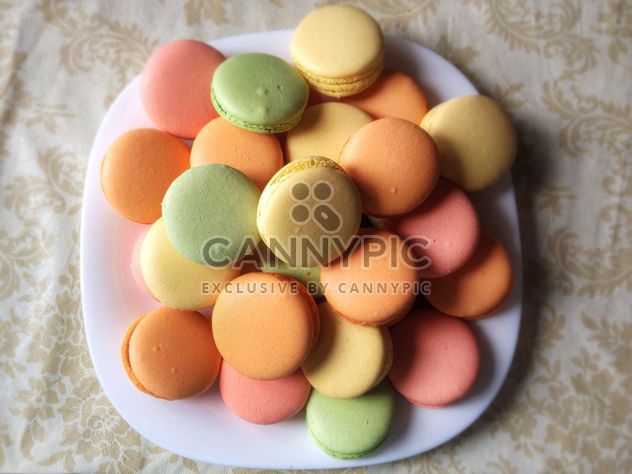 Close-up of colorful macaroons - image gratuit #329083 