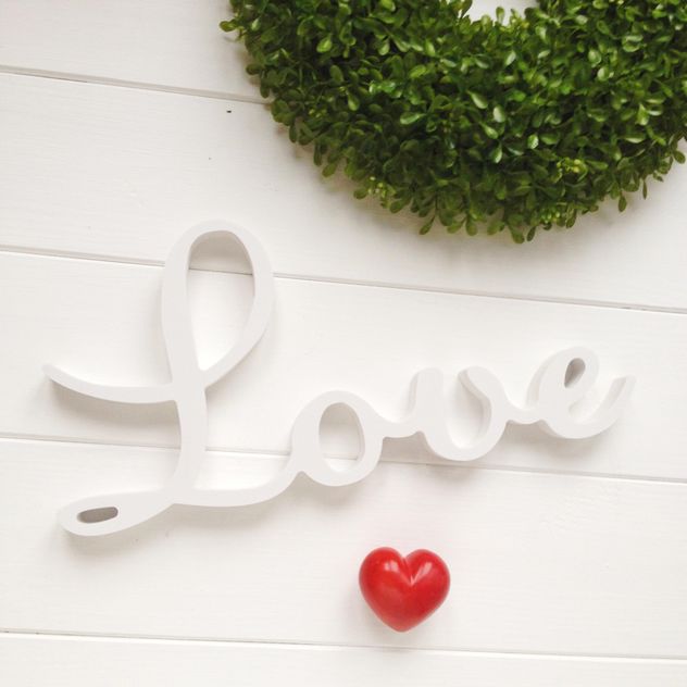 Red heart, word Love and green wreath on white background - Kostenloses image #329293