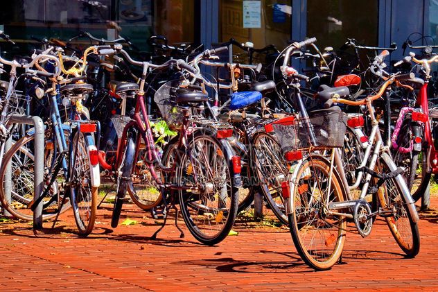 Bicycles on parking - image #330313 gratis