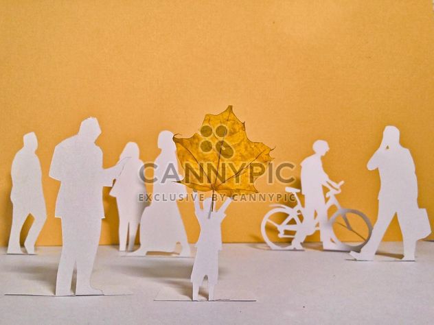 papercut people and yellow maple leaf - image gratuit #330353 
