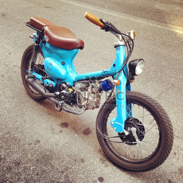 Old blue motorcycle - бесплатный image #331023