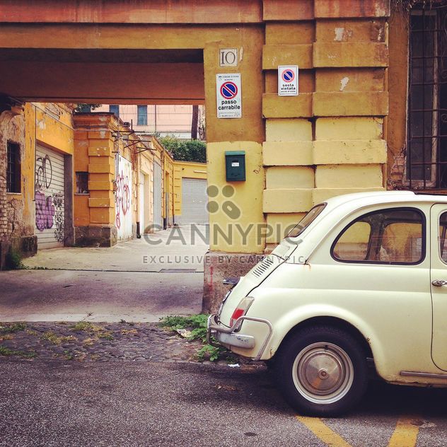 Fiat 500 in street of Rome - image gratuit #331583 