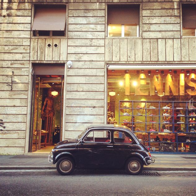 Black Fiat 500 in the street of Rome - image gratuit #331783 