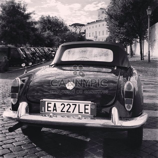 Retro Alfa Romeo car - image gratuit #331843 