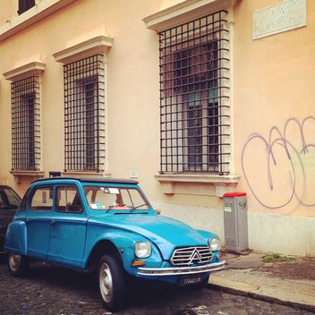 Old blue Citroen car near the house - бесплатный image #331893