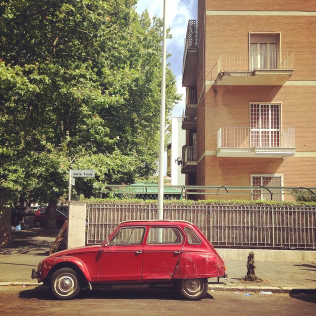 Old red car near the house - image gratuit #331943 