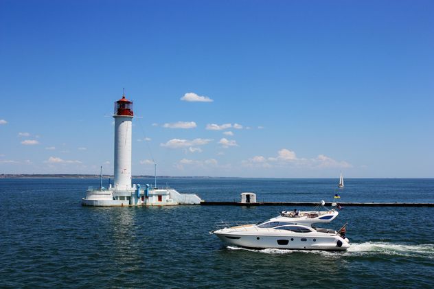 white yacht on a blue sea - image #333213 gratis