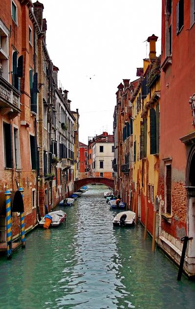 Gondolas on canal in Venice - image #333623 gratis
