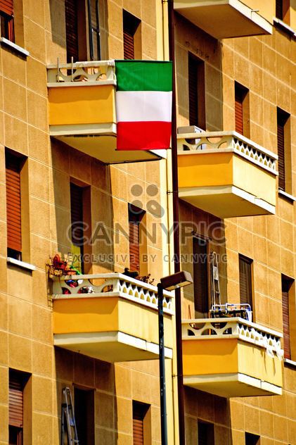 Facade of old-fashioned italian building - бесплатный image #333713