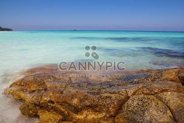 A high-dynamic look to this rocky sea shore - image #334243 gratis