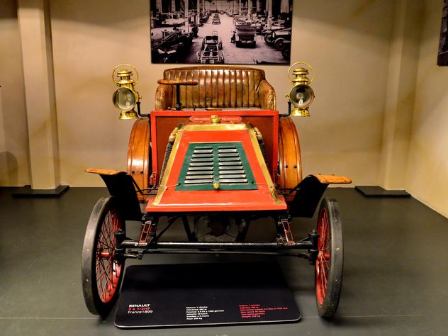 vintage cars in museum - бесплатный image #334843