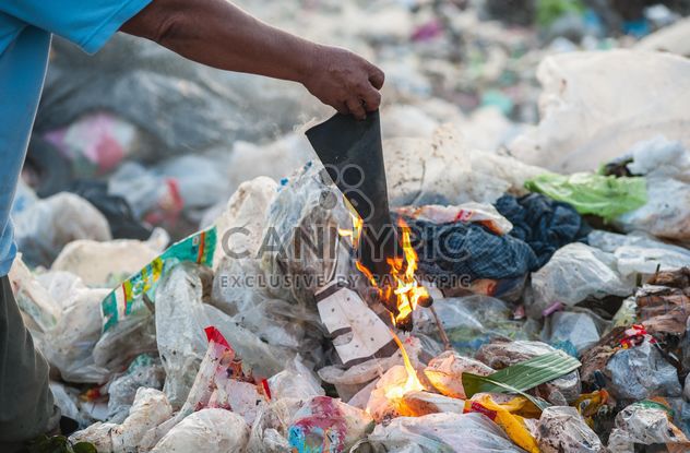 Burning waste and trash - Kostenloses image #337523