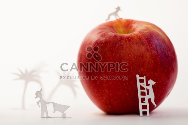 Apple and people made of paper - бесплатный image #337863