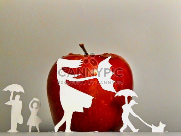 Apple and people made of paper - image #337873 gratis