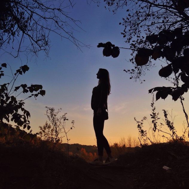 Girl in autumn evening - image gratuit #338543 