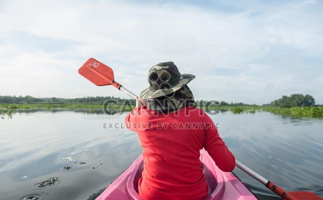 Person in kayak on river - Kostenloses image #341283