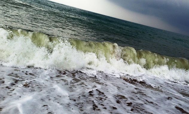 Sea wave near the shore - image #343983 gratis