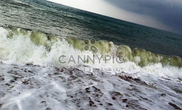 Sea wave near the shore - бесплатный image #343983