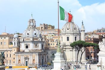 Santa Maria di Loreto church and Trajan column, Piazza Venezia, Rome, Italy - Kostenloses image #346233