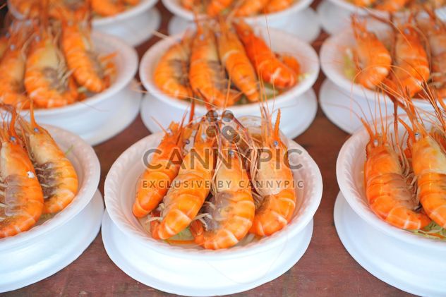 Tasty boiled shrimps in bowls - image #347243 gratis