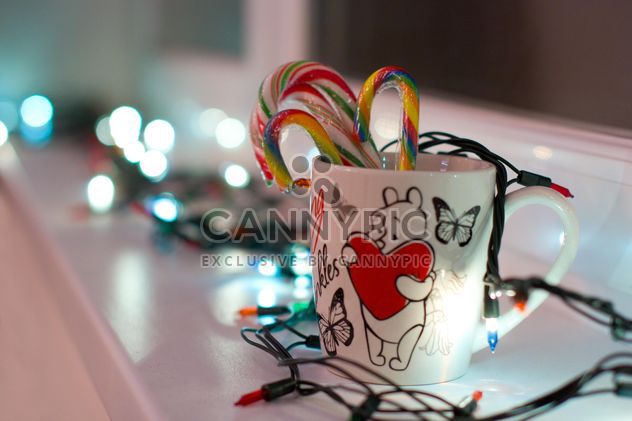 Christmas candies in cup and garlands - бесплатный image #347823