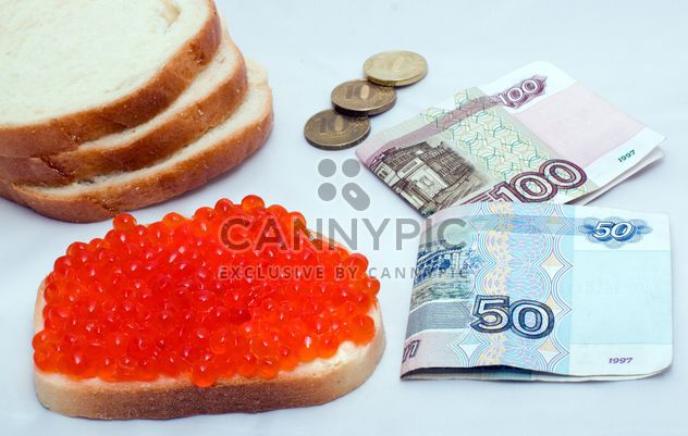Money and sandwich with red caviar - бесплатный image #347943
