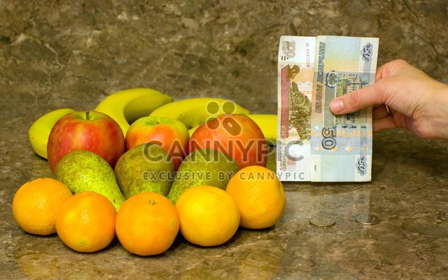 Fresh ripe fruit and money in hand - image gratuit #348003 