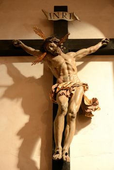 Statue of Jesus Christ on cross - бесплатный image #348413