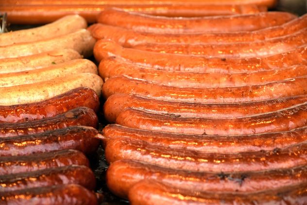 Closeup of tasty grilled sausages - image #348633 gratis