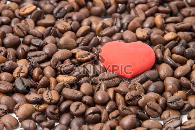 Coffee beans with red heart - image gratuit #350323 