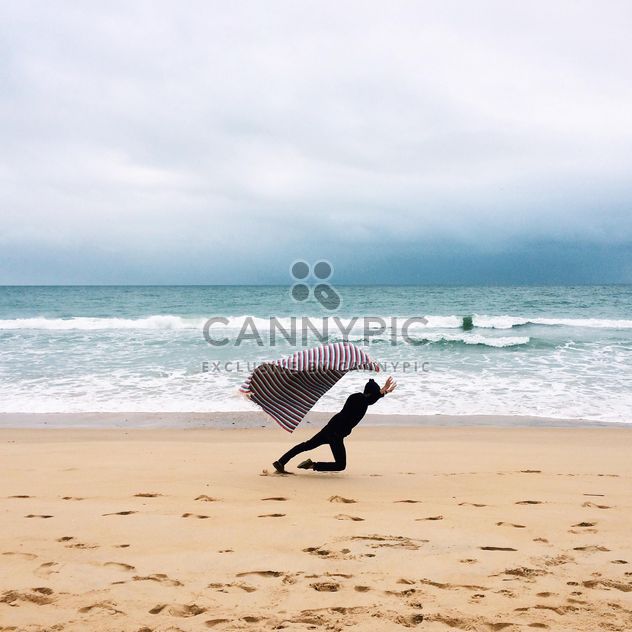 Woman on seashore in autumn - image gratuit #394803 