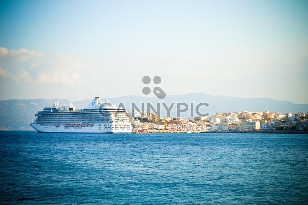 Cruise ship in the sea, Greece - image gratuit #449563 
