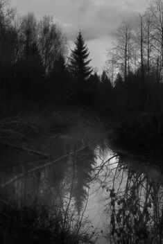 River in darkness - image gratuit #495793 